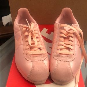 Women’s classic Cortez Nylon size 6 Barely worn